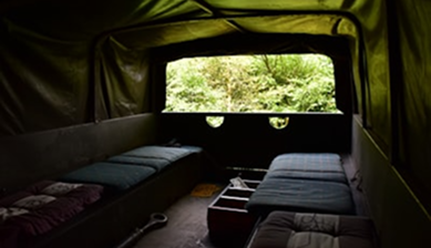 Matelas gonflable dans tente
